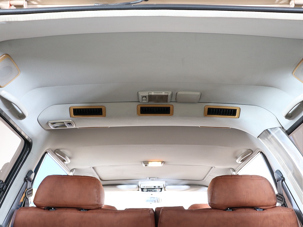 リアクーラーもついております！車内の空調は抜群に効きます！