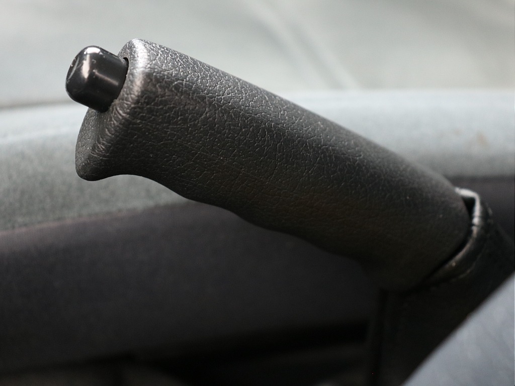 サイドブレーキ！