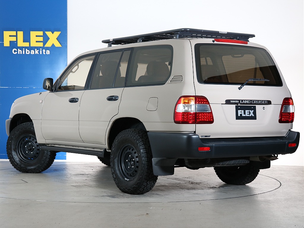 ベージュとブラックを織り交ぜたデザイン！