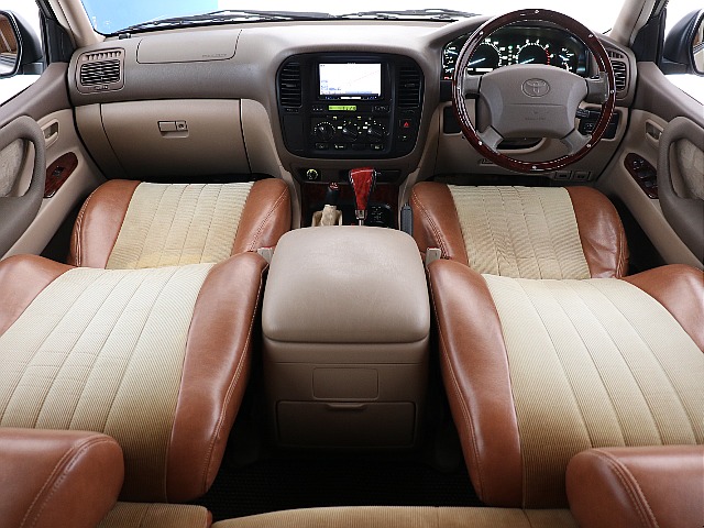 前期型の特徴的なインパネ周り!