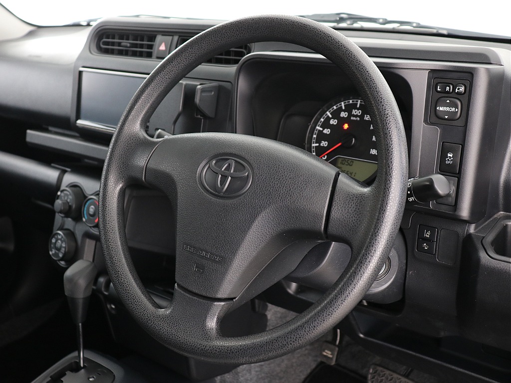 運転席周りもこの車ならではの便利機能満載！