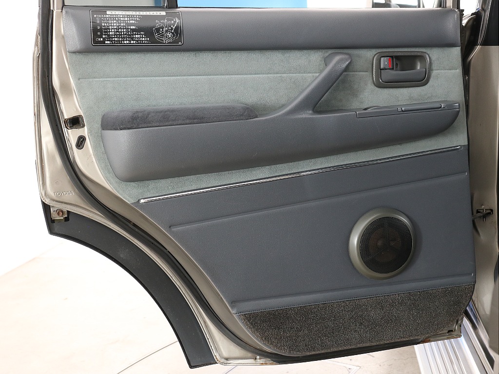 後部座席ドアトリム！