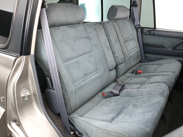 後部座席もご覧のクオリティー！綺麗に維持されておりました！