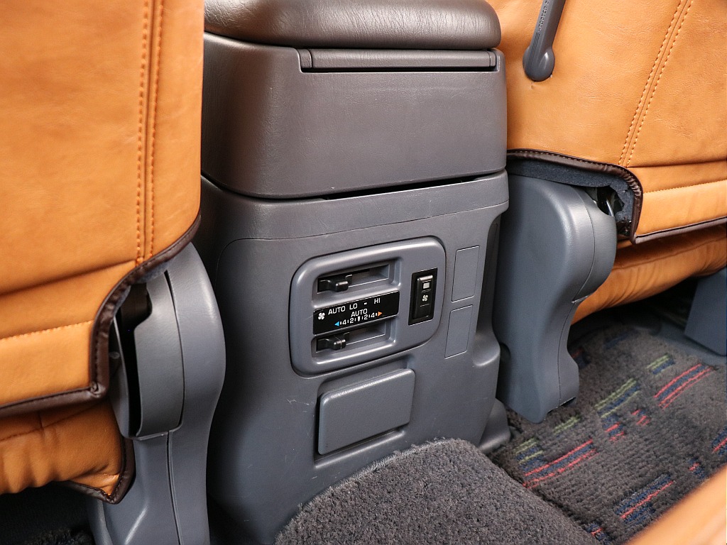 セカンドシート用エアコン操作部！