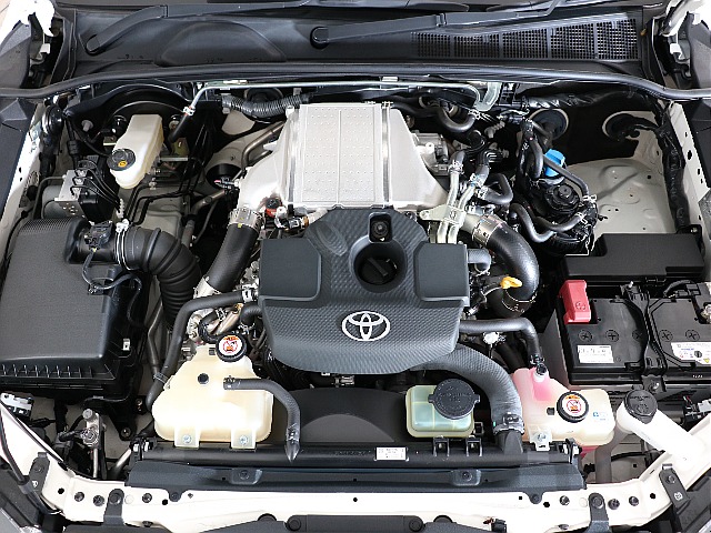 2.4Lディーゼルターボエンジンでトルクフルな走りが楽しめます！