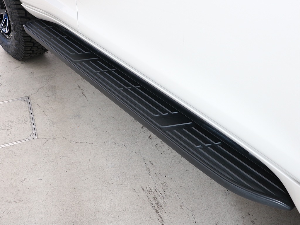 サイドステップ付きで乗り降り楽々！