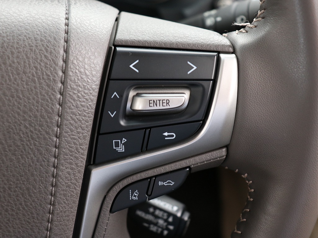 ステアリングスイッチ右！