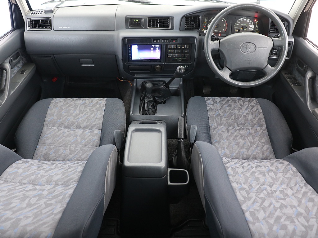 キレイな状態を維持しているインテリア！約30年前の車とは思えないコンディション！