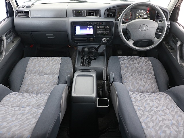 キレイな状態を維持しているインテリア！約30年前の車とは思えないコンディション！