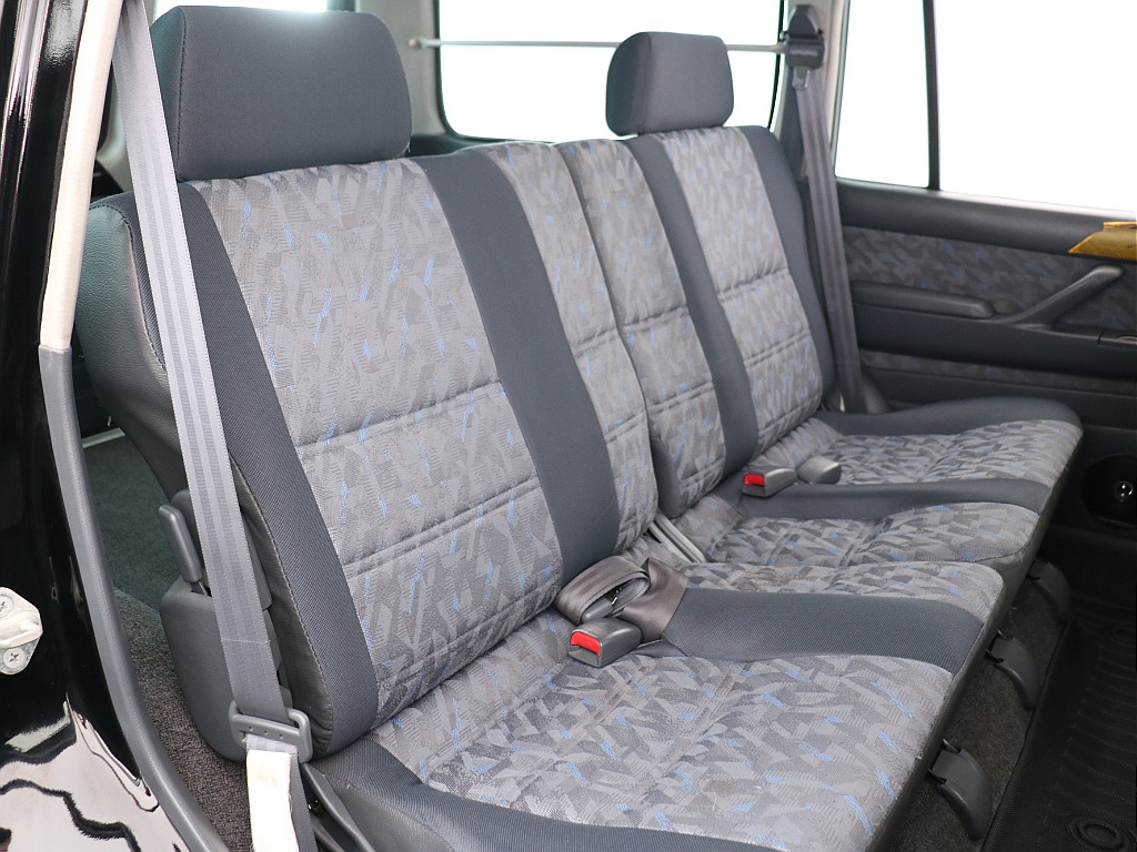 セカンドシートもご覧の通りキレイなまま！