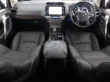 車内も黒内装となっており、しわなどが目立ちにくい仕様になっております！