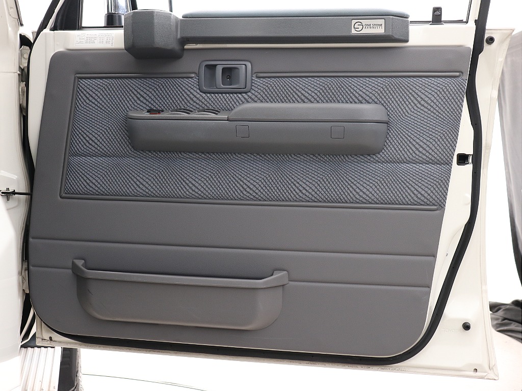 トヨタ ランドクルーザー70ピックアップ(45枚目)