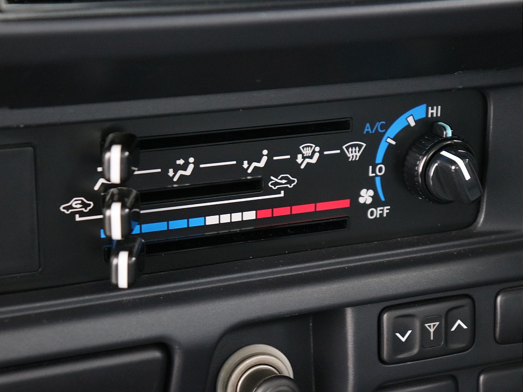 トヨタ ランドクルーザー70ピックアップ(51枚目)