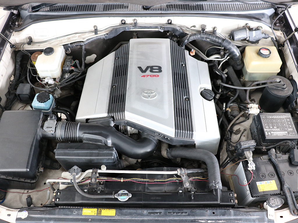 V8エンジン！4.7Lのハイパワーエンジン！運転がさらに楽しくなる仕様ですね♪