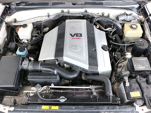 V8エンジン！4.7Lのハイパワーエンジン！運転がさらに楽しくなる仕様ですね♪