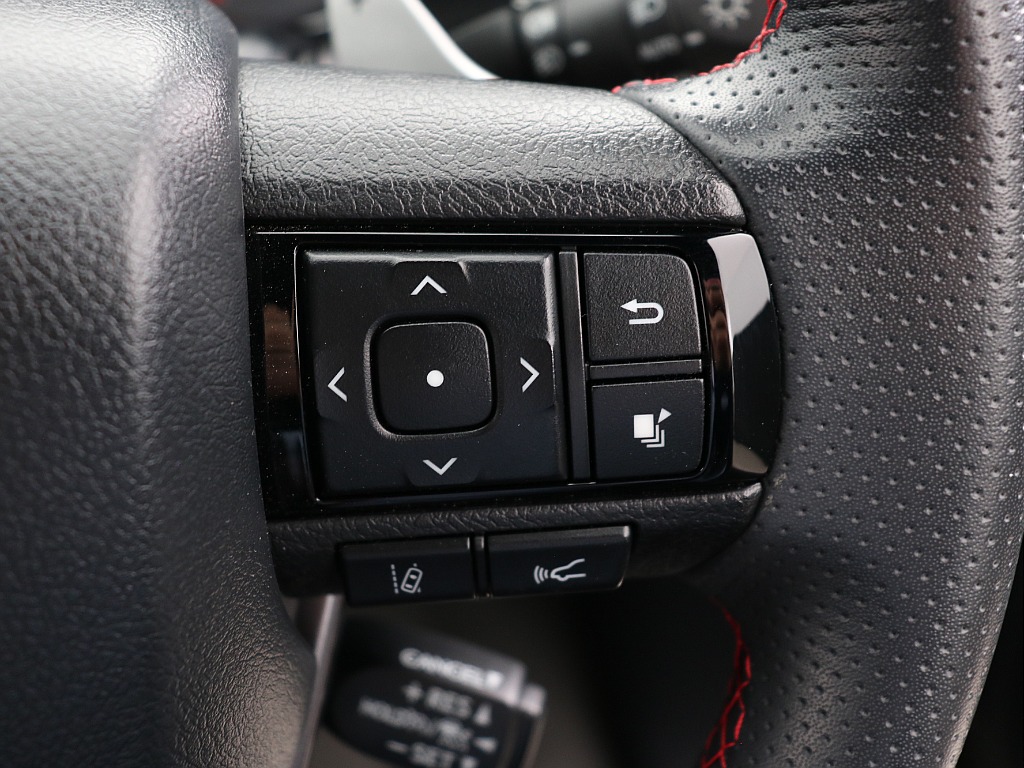 ステアリングスイッチ右！