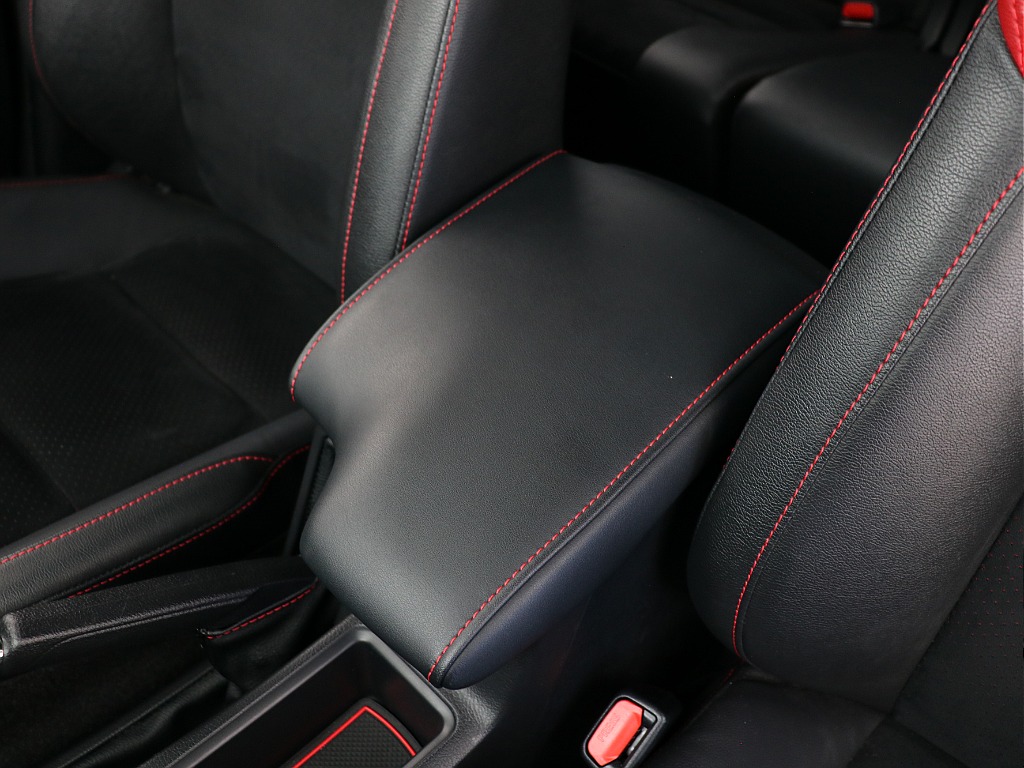 センターアームレスト！