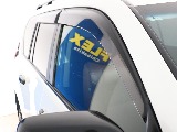 サイドバイザー付きのお車です！