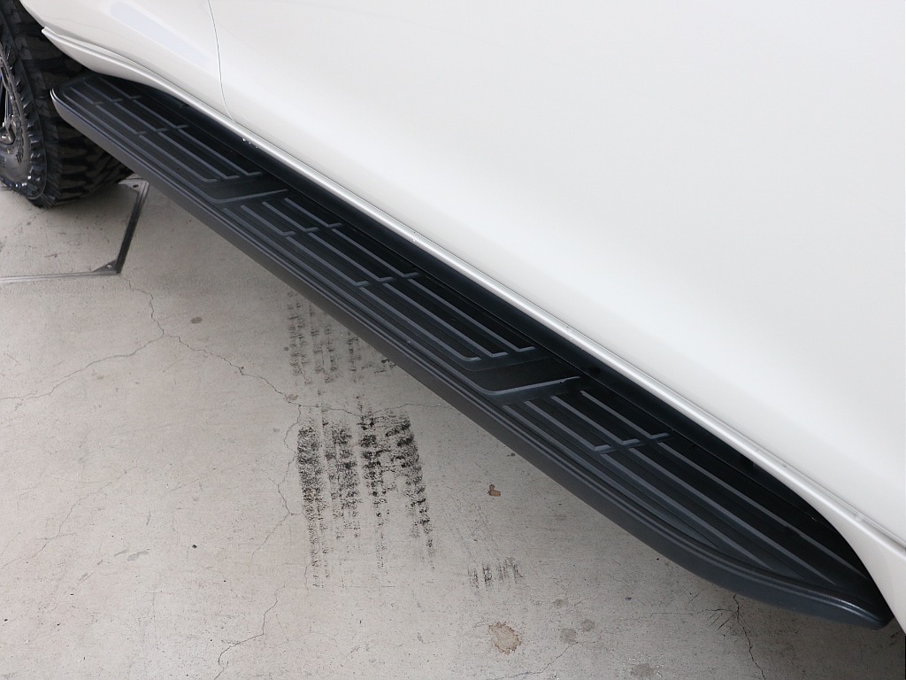 サイドステップ付きで乗り降り楽々！