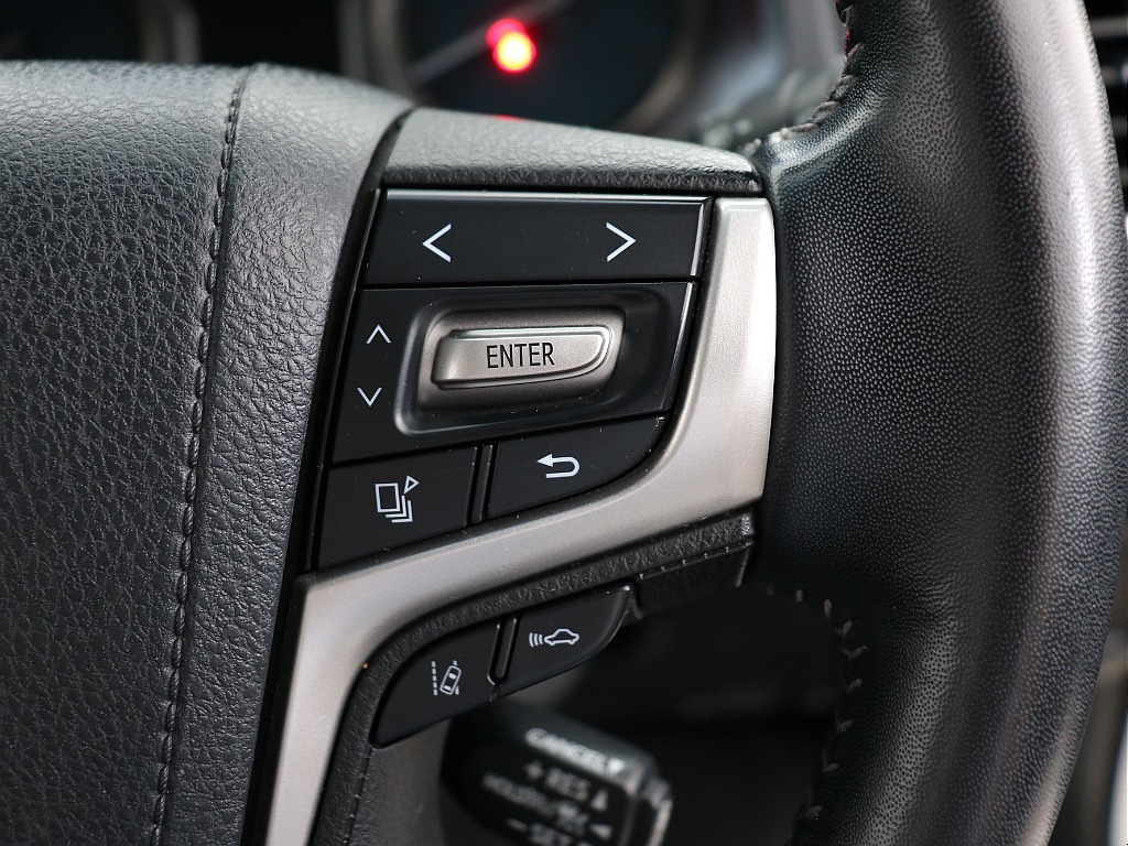 ステアリングスイッチ右！