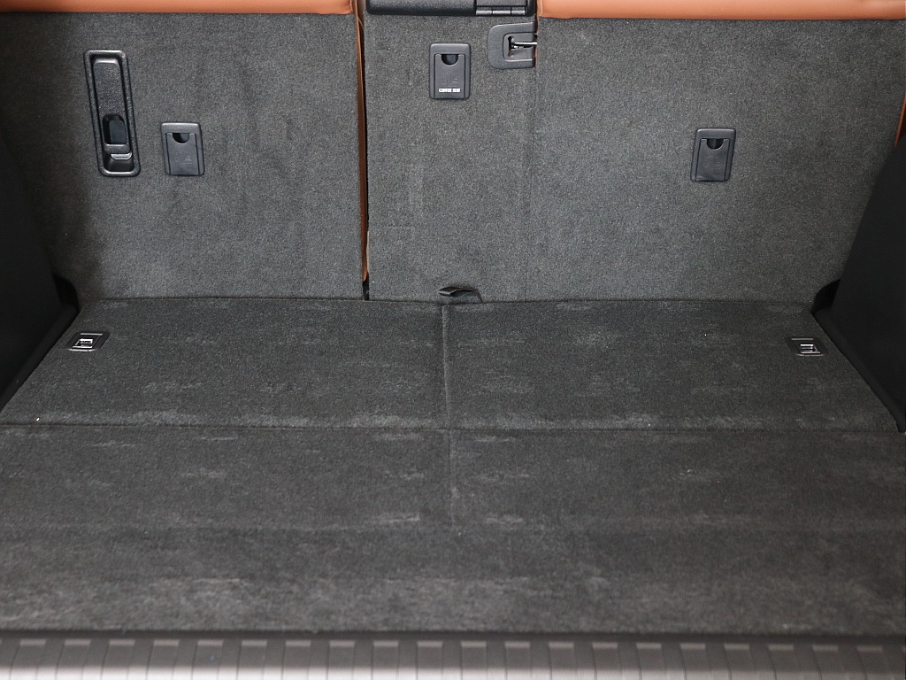 ラゲッジスペース中央！