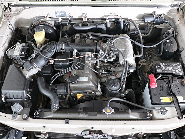 エンジンルームはご覧の通り！