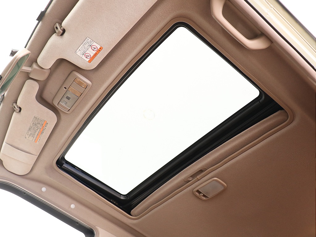 人気オプションサンルーフ付き！