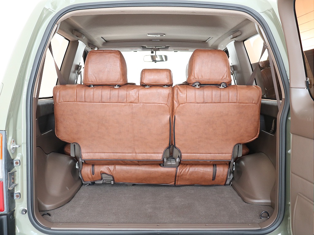 2列目跳ね上げて、ラゲッジスペースを確保することもできます！