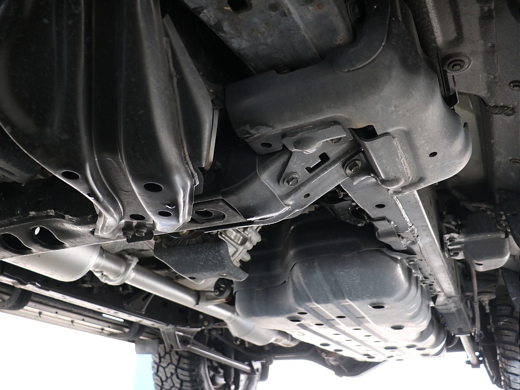 下回りは堅牢なラダーフレーム健在！防錆塗装もご相談ください！