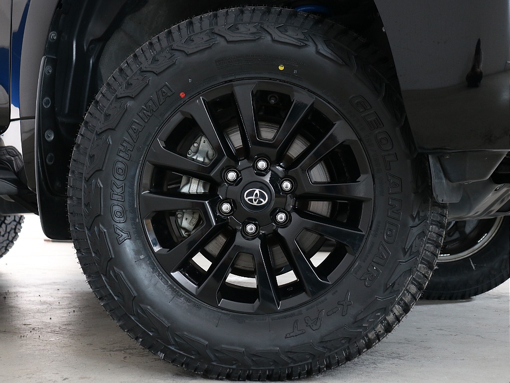純正18インチAWに新品ジオランダーX-ATタイヤをインストール♪