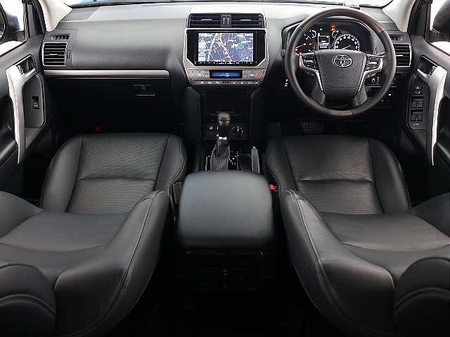 運転席や助手席は綺麗な状態で維持されております!