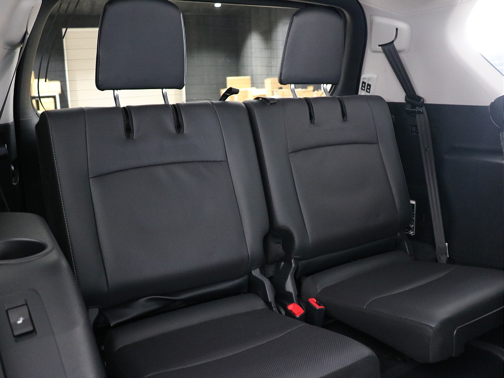 サードシートも御座います！いざという時に安心です！