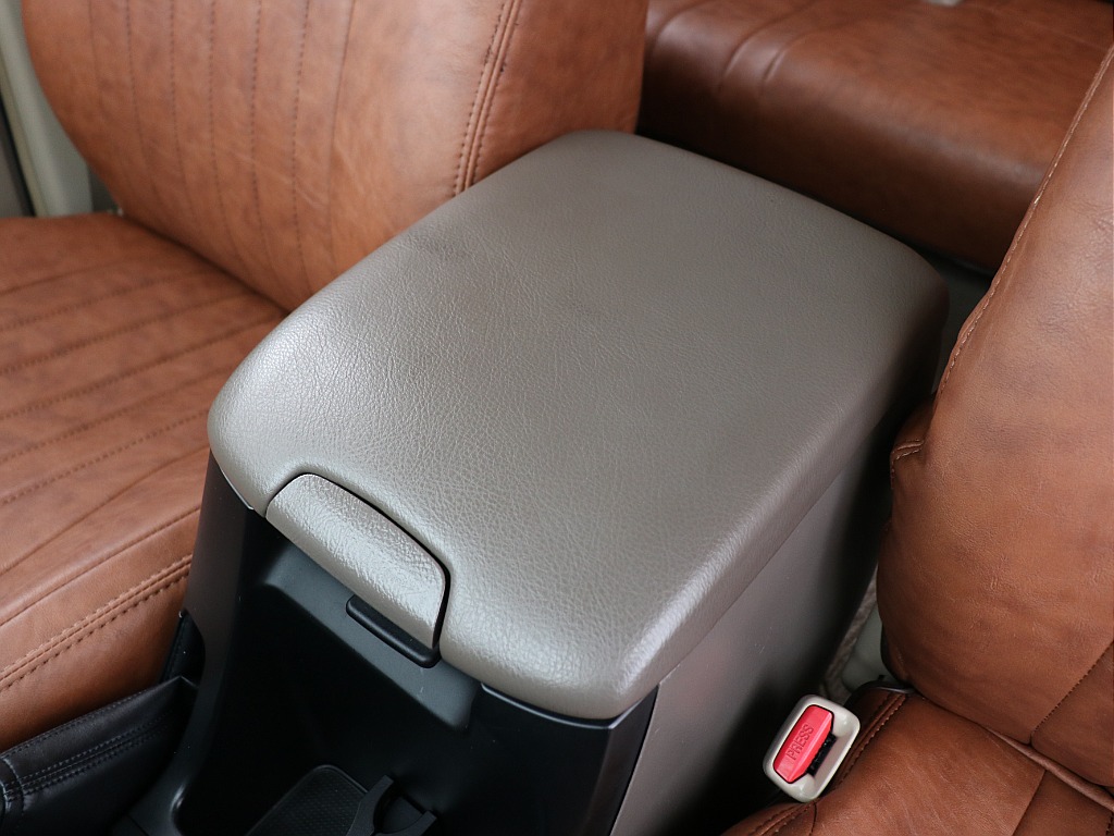 センターアームレスト！