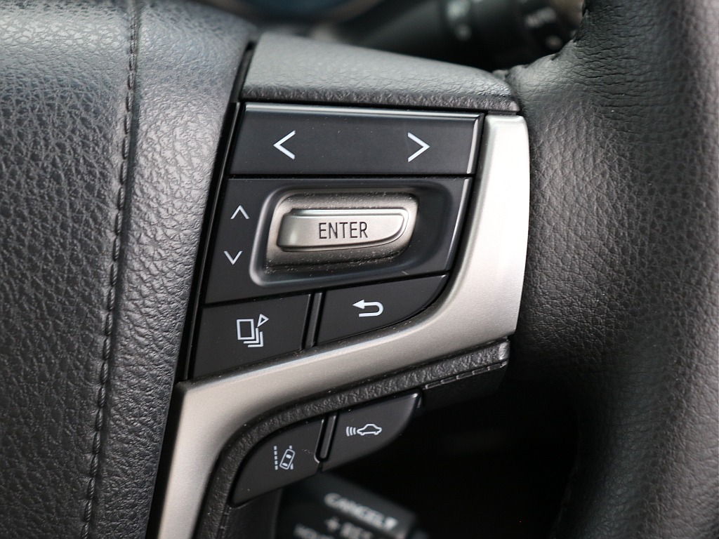 ステアリングスイッチ右！