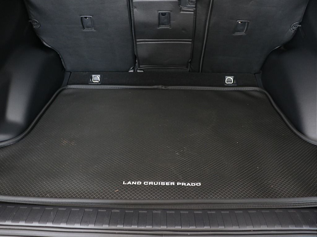 ラゲッジスペース中央！