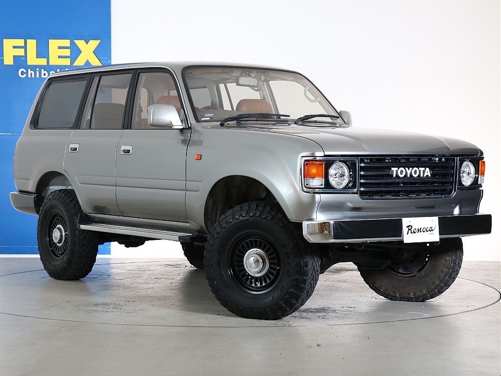 専用ボディーキットでオリジナリティー溢れた1台です！