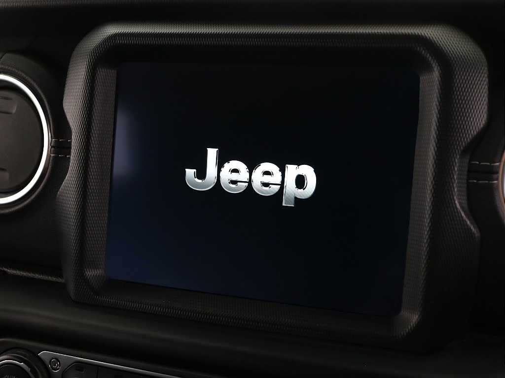 純正8.4インチタッチパネル付オーディオナビ！