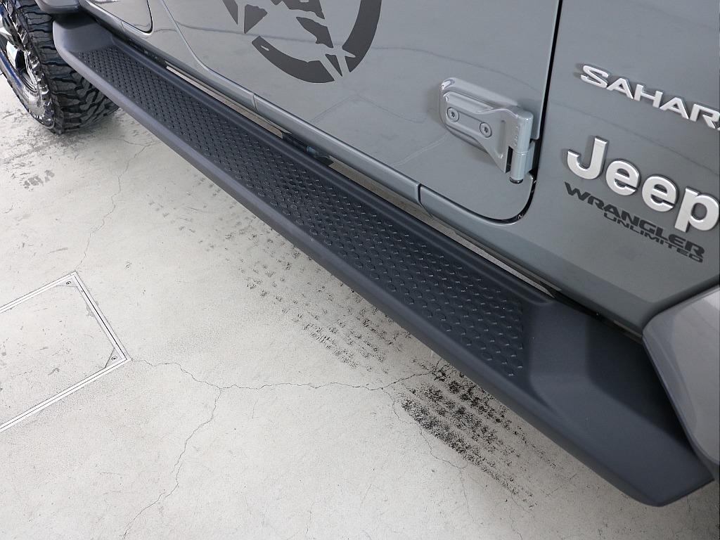 サイドステップ付きで乗り降り楽々！