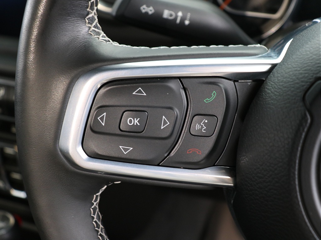 ステアリングスイッチ左！