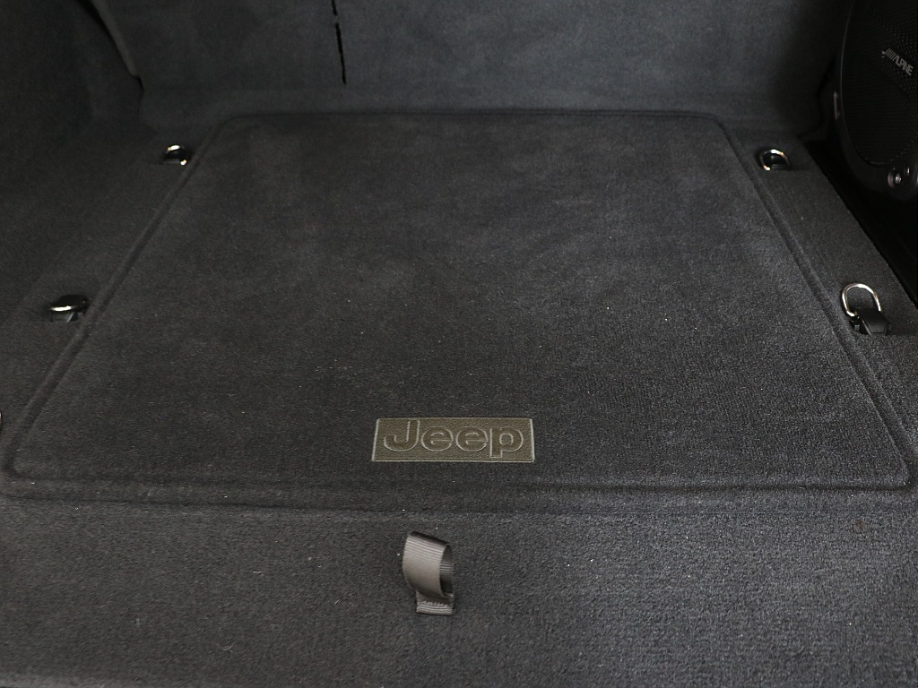 ラゲッジスペース中央！