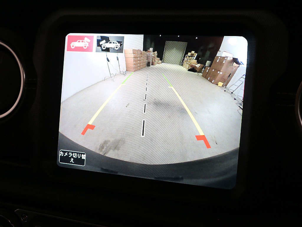 バックカメラも完備の為駐車も安心♪