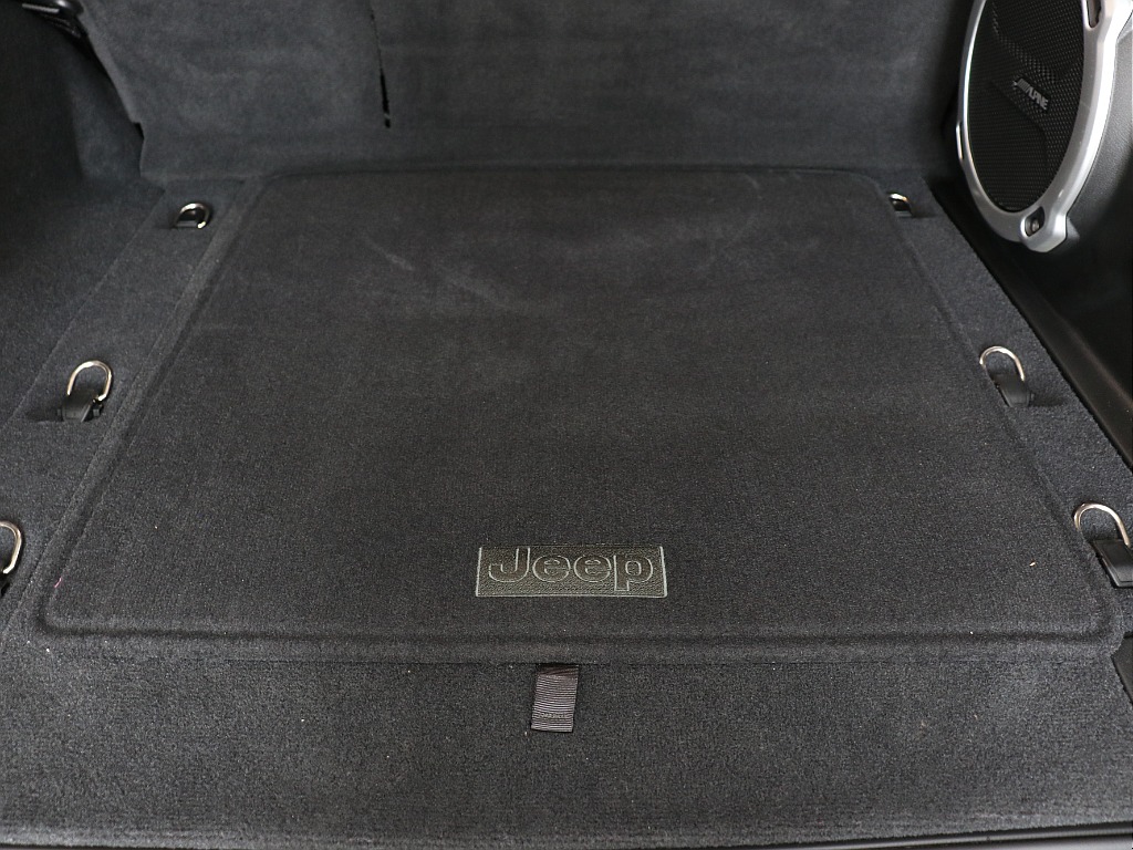 ラゲッジスペース中央！