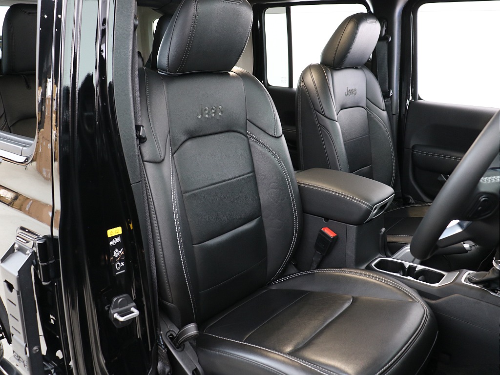 高級感のあるレザーシート！シートヒーターも付いております☆