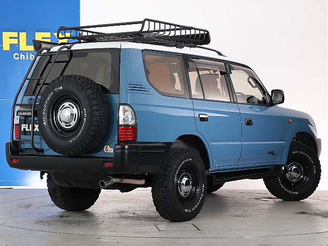 ルーフバスケット＆リアラダーで、キャンプやレジャーにもピッタリ！多目的に使えます！