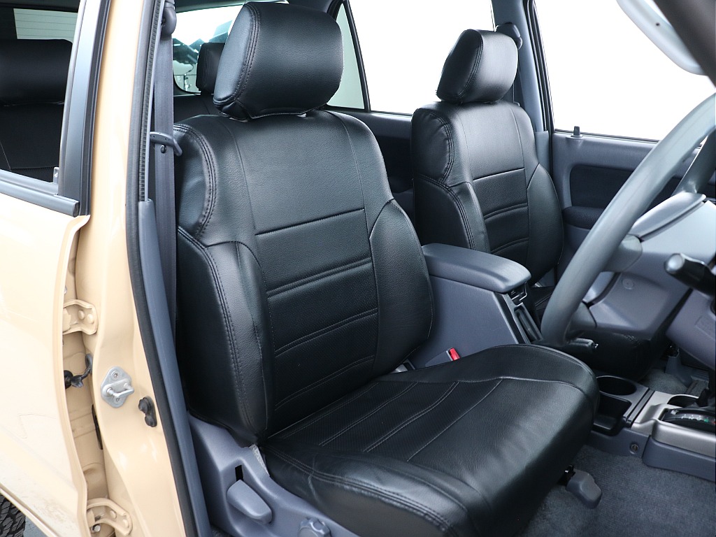 ブラックレザーシートカバー装備済み！シートカバーは変更可能ですので、ご相談ください！