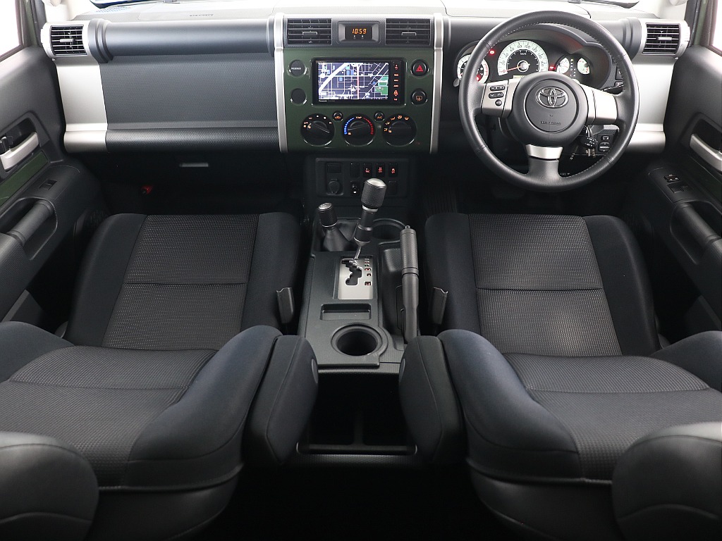 インパネ周りがボディ―カラーと統一されております！こちらも好ポイント！