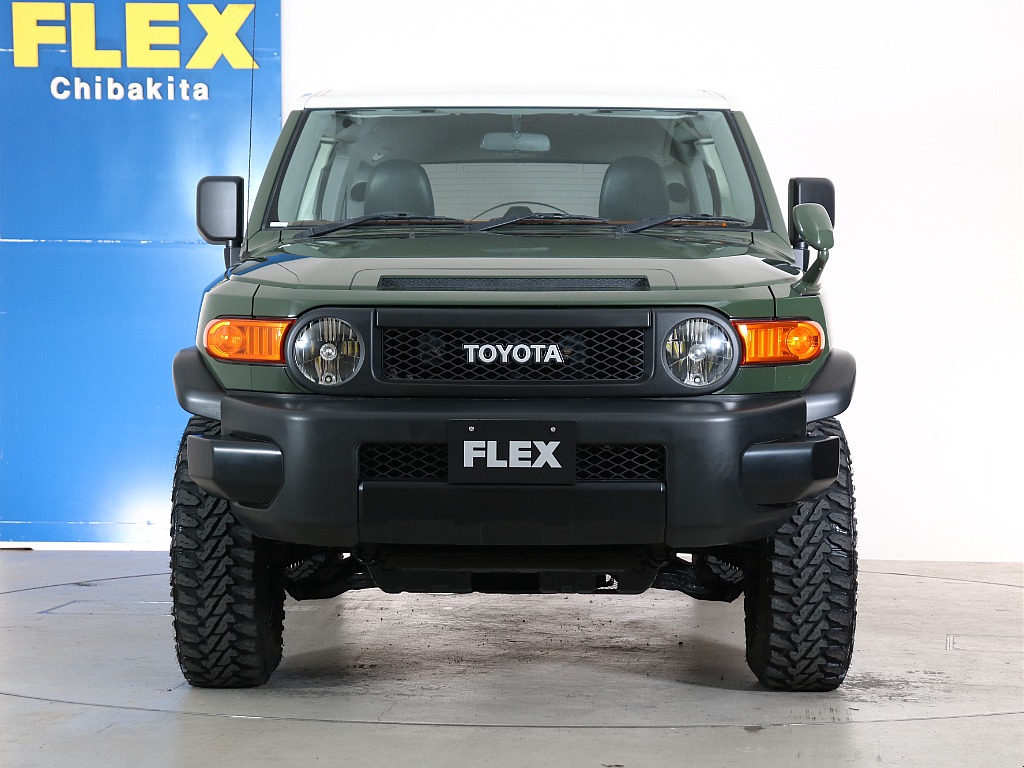 ランクル40を彷彿とさせるデザインが人気の理由の一つです！