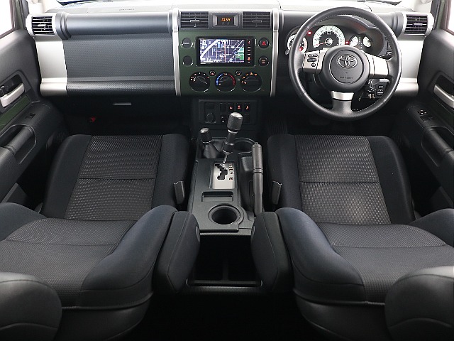 インパネ周りがボディ―カラーと統一されております！こちらも好ポイント！