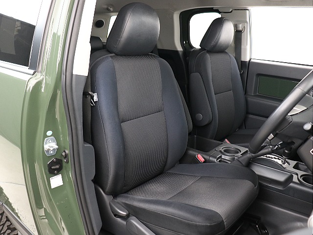運転席は使用感は少なく綺麗に保たれております！