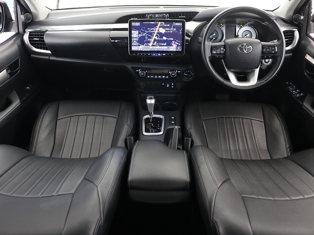 ブラックを基調としたシンプルなデザイン！傷なども少なく手荒に使われていないことが伺えますね！